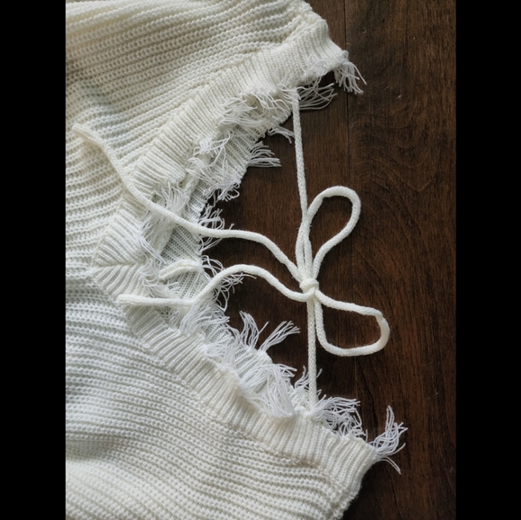 White Knit Sweater. Size L. SHEIN. - Picture 6 of 7